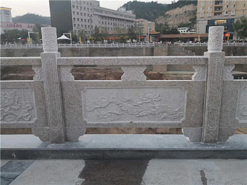 石欄桿 